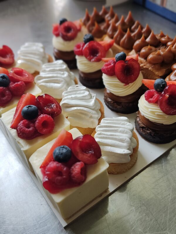 Box petit fours x16