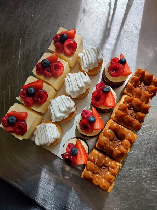 Box petit fours x16